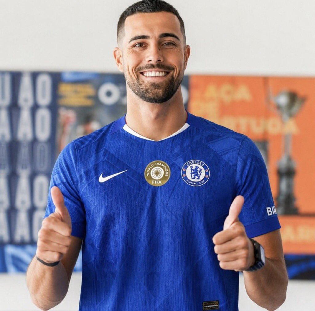 Natureryme1's tweet photo. 🚨🇵🇹 | 𝐁𝐑𝐄𝐀𝐊𝐈𝐍𝐆: Chelsea are reportedly ADVANCING in talks to sign Porto goalkeeper and Portuguese Diogo Costa this summer.

Will you replace Costa with Sanchez replacement❓

[@pedrogva6] https://t.co/ekRLO8nEva
