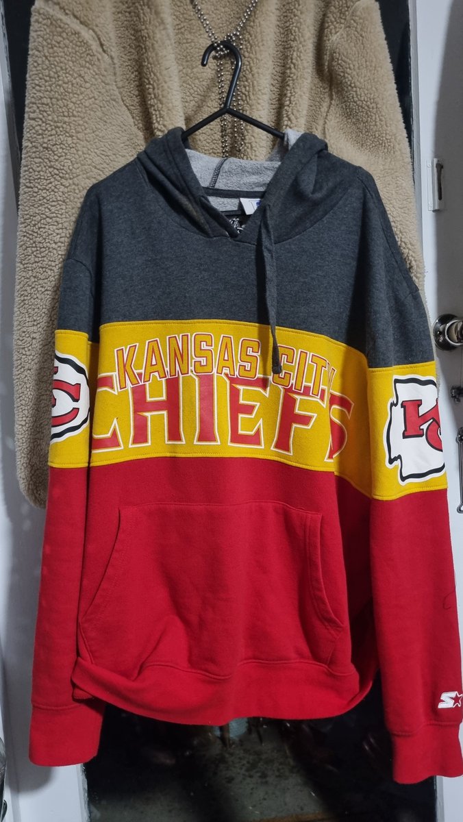 _AmBeR_JaDe_'s tweet photo. Found in a thrift shop in Australia. This might be my best find ever. @Chiefs https://t.co/E08AKTHOiM