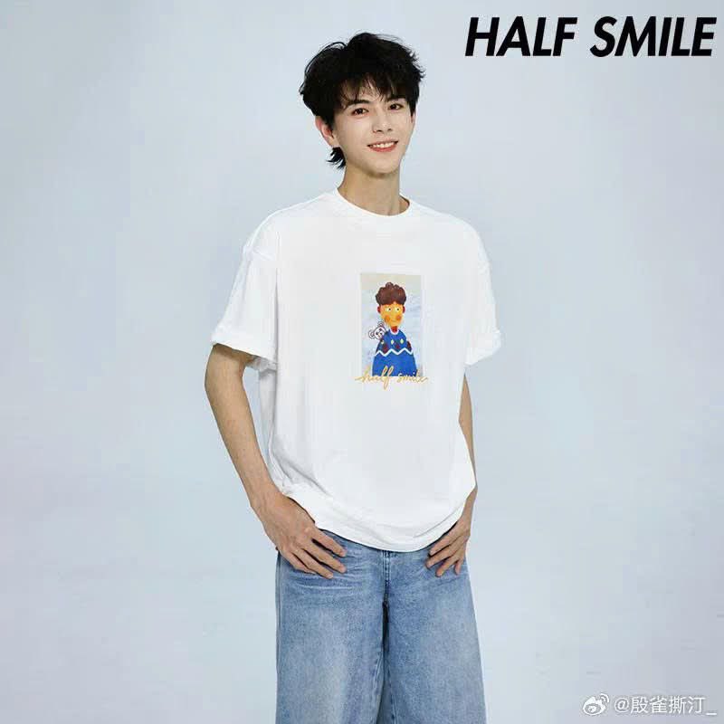 hannawithanh_'s tweet photo. half smile × aylio t-shirt will go on sale at 10:10 on august 5. stay tune y’all!!!! ☀️🍊

#政瞳 #aylio https://t.co/7n7oOIEczi