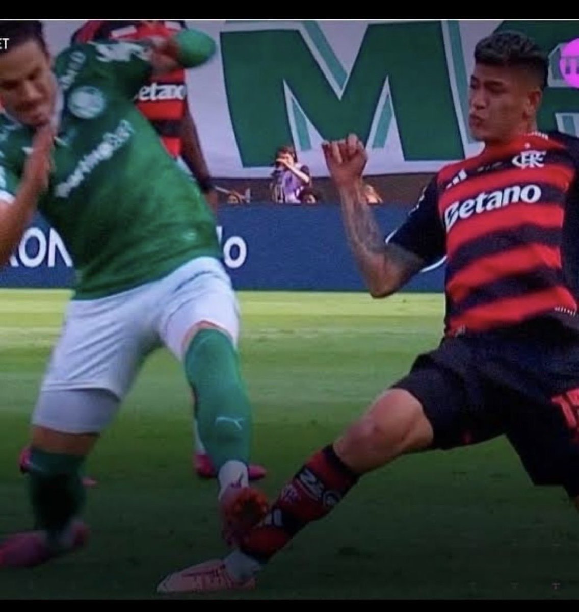 CariocaViking's tweet photo. @SportsCenterBR Esses asteriscos está marcado na Final da Libertadores. 
Era pro #VARmeiras ter tomado uma goleada histórica. https://t.co/foTGVjJTVZ