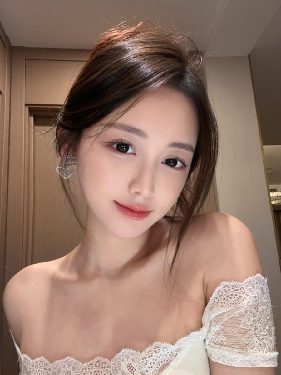 Stephan42512494's tweet photo. @Zys888Eth 我很丑？ https://t.co/USFiK5aUBM