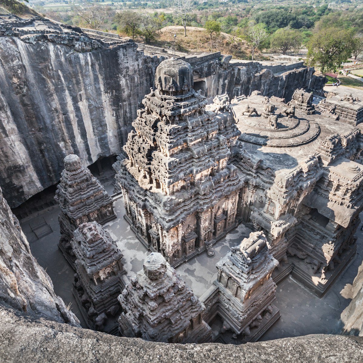 Yaduvam's tweet photo. “At Elapura he caused to be built a temple of Shiva so wondrous that even the immortals flying in celestial chariots exclaimed: ‘This temple of Shiva is self-existent, in such a work the architect himself was astonished.”

-The Baroda Copper Plate inscription of Karkaraja II (812–813 CE)