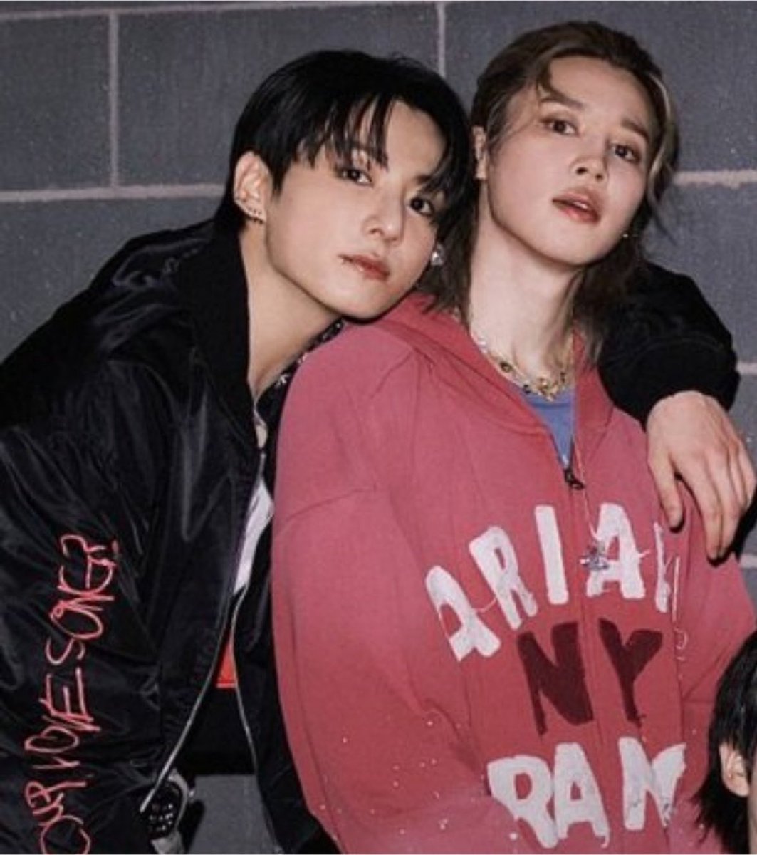 abcdjjmjk's tweet photo. jungkook’s girl in red https://t.co/28JTSDX0hw