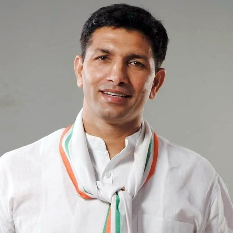 DINESHBHAI52681's tweet photo. दतिया, मध्यप्रदेश में Congress उम्मीदवार 
#GhanshyamSingh 10911 मतों से आगे चल रहे हैं ✊

इस जीत के पीछे #JituPatwari की मेहनत काबिले तारीफ है। 
जमीन पर उतरकर लड़ाई लड़ी।

और Gen-Z का आक्रोश... 
वो BJP को ले डूबेगा।

#Datia #MPByElection #GhanshyamSingh #JituPatwari #Congress https://t.co/tw4g5xv1ZB