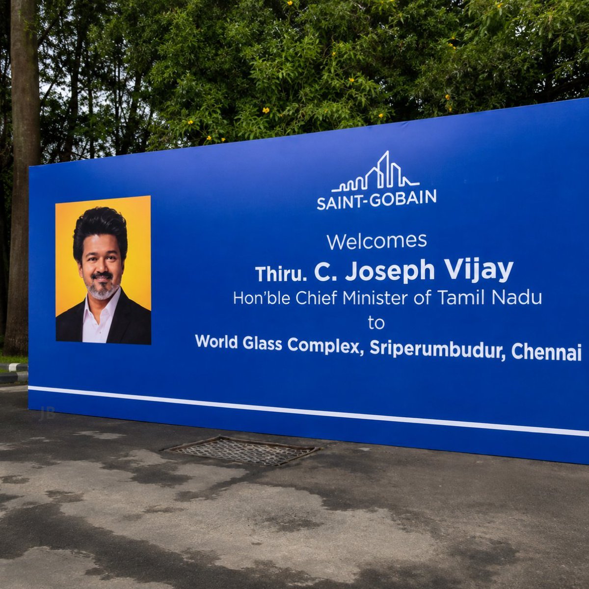 ActorVijayTeam's tweet photo. All set for @CMOTamilnadu visit.

📍Sriperumbudur &amp; Oragadam. https://t.co/pIriwz7NVR