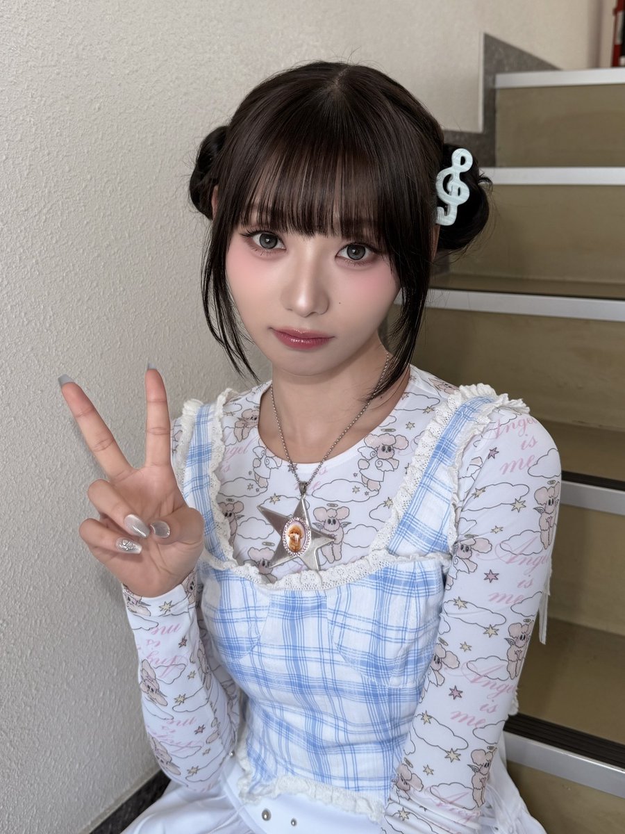 UNIS_offcl's tweet photo. 名古屋！楽しかったです！！！お団子が食べたくて、お団子ヘアにしてみました🫪🫪🫪😗 また会おうね！！！！

#UNIS #유니스 
#HYEONJU #진현주 https://t.co/s2PFkKclwF
