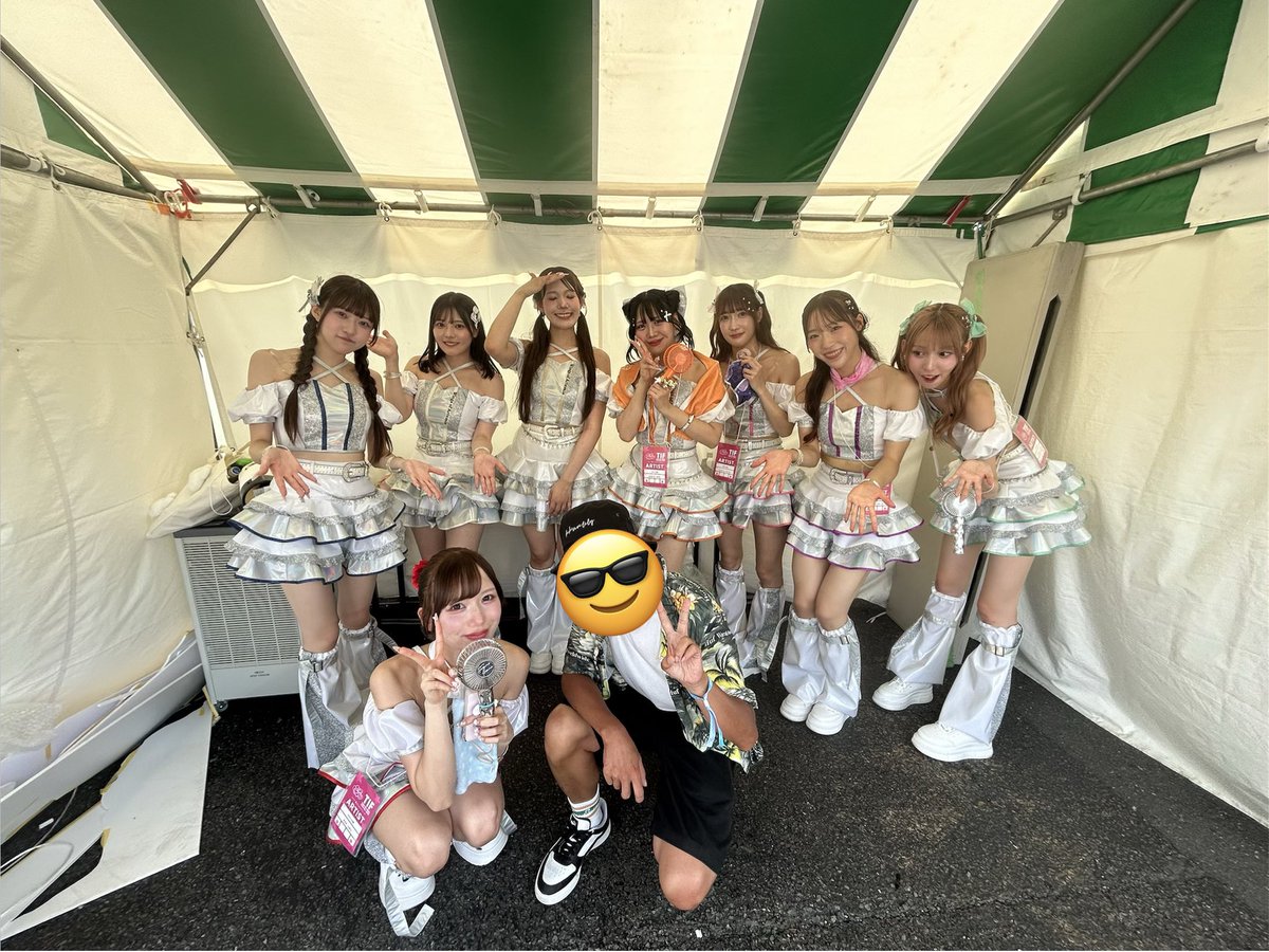 ryosuke9630's tweet photo. 日焼けしすぎたせいで最初俺ってわからんくなってたの笑った🤣

また今年もここで会えてよかったし、ステージでの姿も美しすぎて見惚れてました😊

昨年のTIFでのチェキが最優秀チェキに選ばれたので今年も狙ってください？
汗かいても圧巻のビジュでした✨

#アルツバ 
#アテナ・シオリ
#宛名はしおり https://t.co/D72zzku0Uq