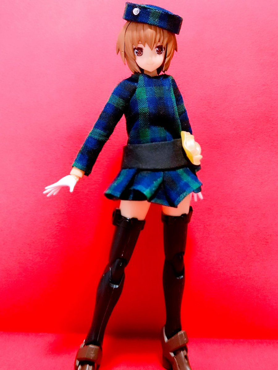 CymNin's tweet photo. ミシン練習でシャツを作成しました。スボンも作ったんですがサイズが合わず、スカートを手縫いで作ったり、バタバタでした。Element_Lさんで撮影も。
#Element_L
#ドール服 
#フレームアームズガール 
#フィギュア 
#ハンドメイド https://t.co/TZykktfBq8