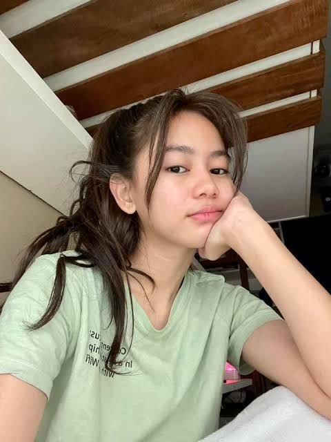 Ashdrezy's tweet photo. When people call her ugly but this is how our ashy looks with almost no makeup on
Like the actual nerve of people calling my barbie ugly https://t.co/SDKW8kS8PL