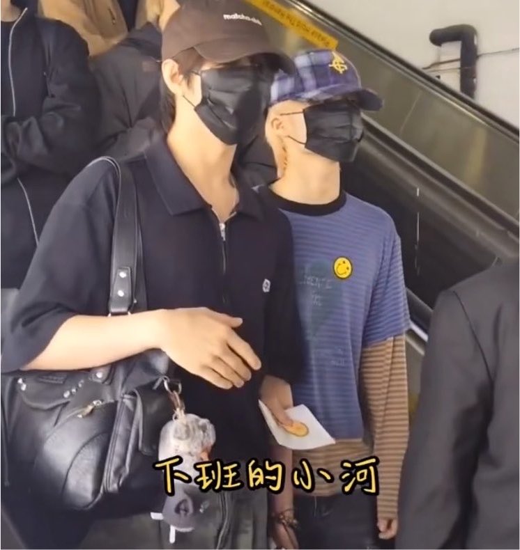 jewelzofahof's tweet photo. jl is wearing 0418 juwon’s airport fashion~ he just kept his cap from that day 🥹​​​​​​​​​​​​​​​​​​​​​​​​​​​​​​​​​​​​​​​​​​​​​​​​​​ safe skies! https://t.co/CisRGfdMIP