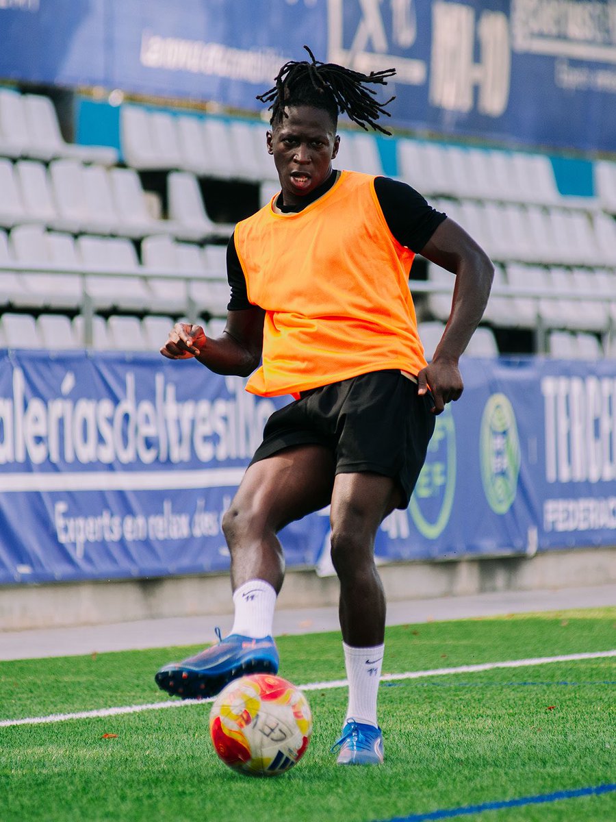 cfvng's tweet photo. New week! Seguim preparant-nos! 💪🏻
#CFVilanova #3RFEF #FutbolCat https://t.co/kYhiEizOhZ