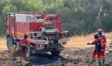 ACIME_'s tweet photo. Nuestro apoyo y ánimo a los militares de la @UMEgob heridos ayer en las labores de extinción del #IFSierraOeste. Les deseamos una pronta recuperación.
Y gracias a todos los compañeros que están trabajando con entrega y profesionalidad en los incendios que asolan nuestro país. https://t.co/eVLtE5ChoA