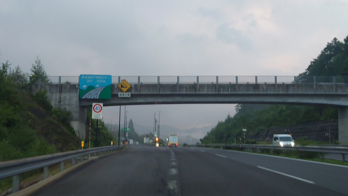 gips_apple's tweet photo. 真冬はヤバいだけあって、今の時期は北海道みたいに涼しい。しかし雲がかかっているみたいで湿度は高い。 https://t.co/eqaxJp7Po3