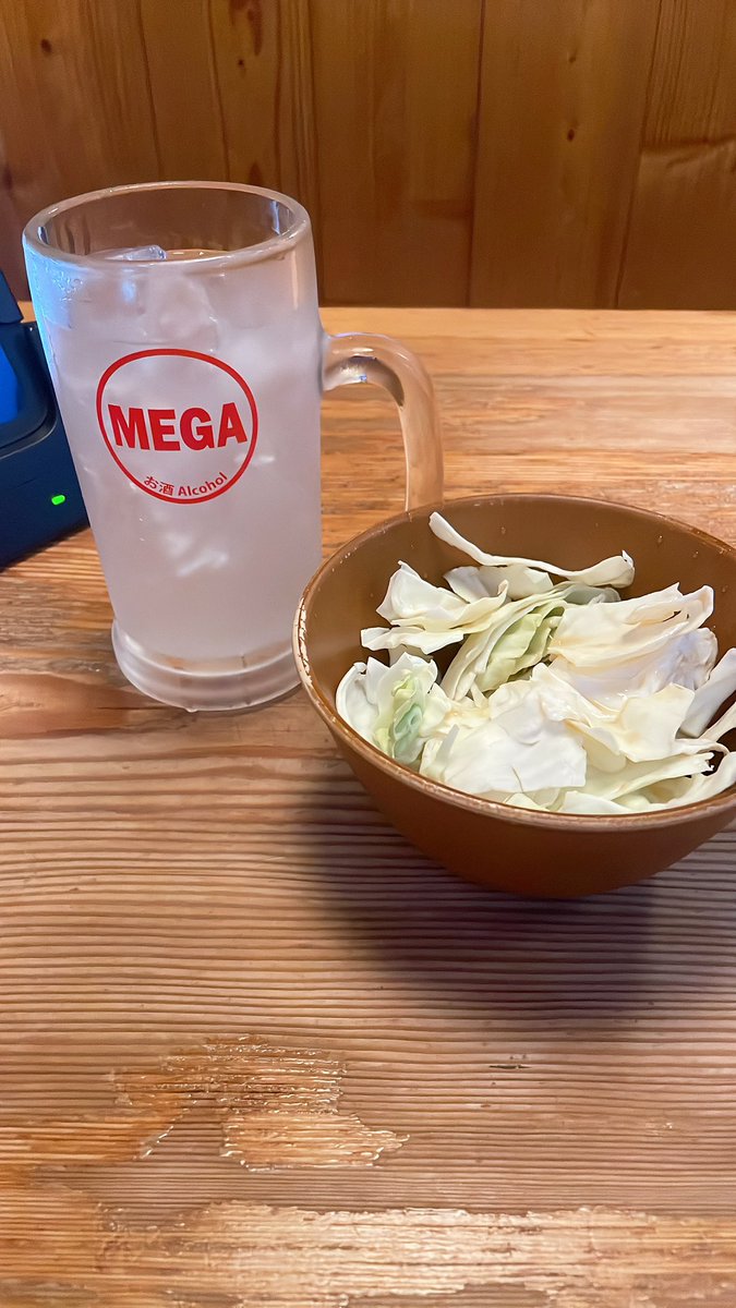 luki_tk's tweet photo. 休み前じゃないけど1人飲み
勝手に隣の席の1人飲みしてるお兄さんに飲み負けないようにペース上げて飲んでる🔥🍻 https://t.co/OxusnnAXya