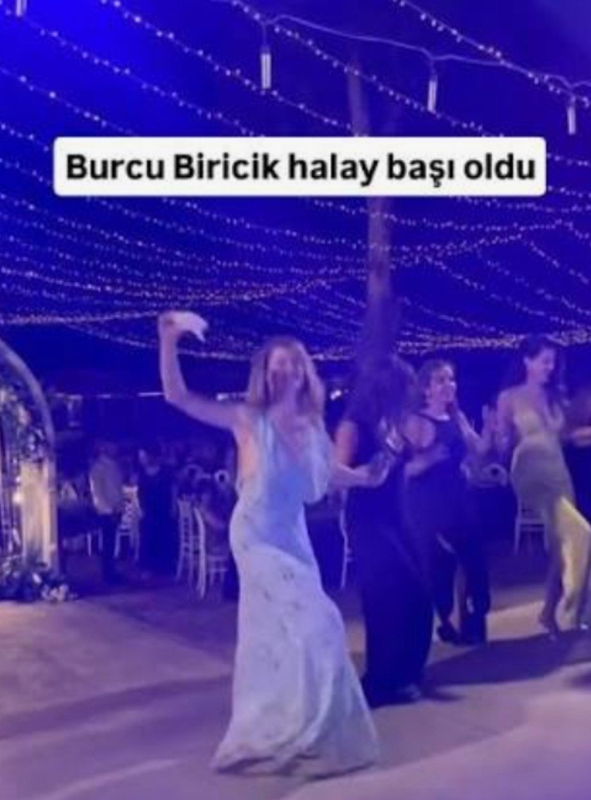 sude1371051's tweet photo. Burcu Biricik fav ünlülerimden biri😻instasına bi bakıyorum birgün ayağında çizmesi toprak kazıyor,motosiklet üzerinde şehir şehir geziyor,bir düğünde halay başı olmuş çoşuyor🤭sıfır ego dünya tatlısı birisi🥳 https://t.co/WxMHiUmXNS