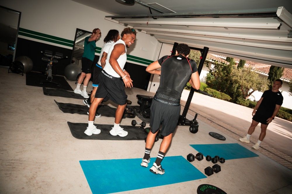 Neo2_Magazine's tweet photo. Under Armour lleva a la vida real su concepto de Hotel Armouré transformando una villa de Marbella en el punto de encuentro definitivo entre performance y downtime para los que nunca descansan. https://t.co/Uit8nvfe2k https://t.co/eBWCF36nwV