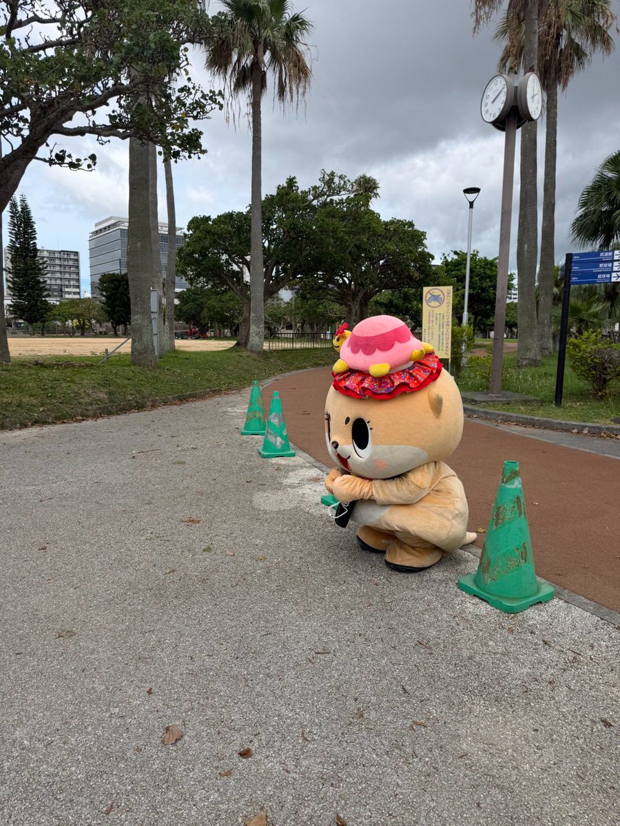 コーンになりきってかくれんぼしてました😂 ちぃたん☆は隠れられて