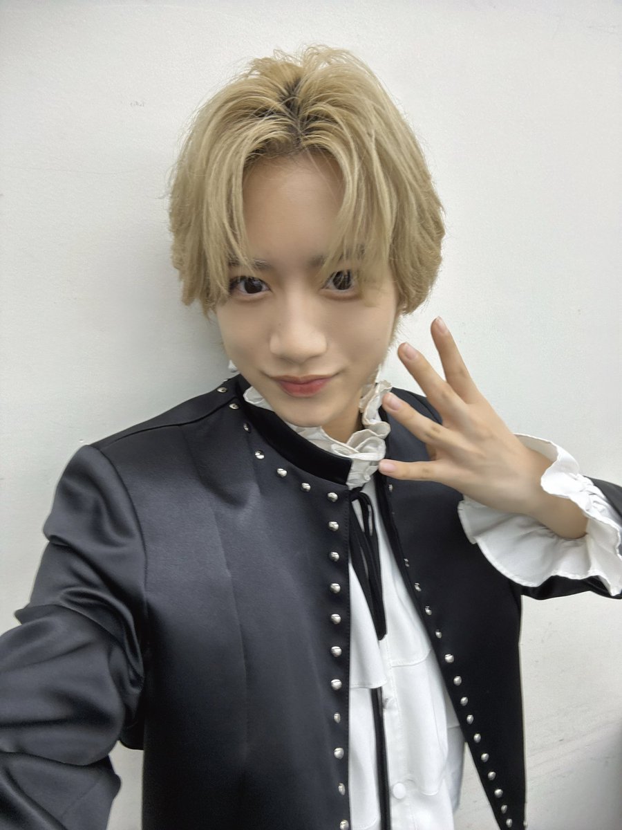voksydays's tweet photo. ［LIVE INFO］

𝗩𝗢𝗞𝗦𝗬 𝗗𝗔𝗬𝗦 𝗟𝗜𝗩𝗘 𝗧𝗢𝗨𝗥 𝟮𝟬𝟮𝟲
『𝗕𝗶𝘁𝘁𝗲𝗿 𝗙𝗹𝗮𝗺𝗲』
⊱⁺‧ ┈┈┈┈ ✧ ┈┈┈┈ ‧⁺⊰

初の東阪ツアー開催まで
あと𝟰日！

▽一般発売(先着)の受付中
https://t.co/3tEVsgQ7Zl
-
#荘司亜虎
#VOKSYDAYS #ボクシダイ https://t.co/TKObt1Rlno