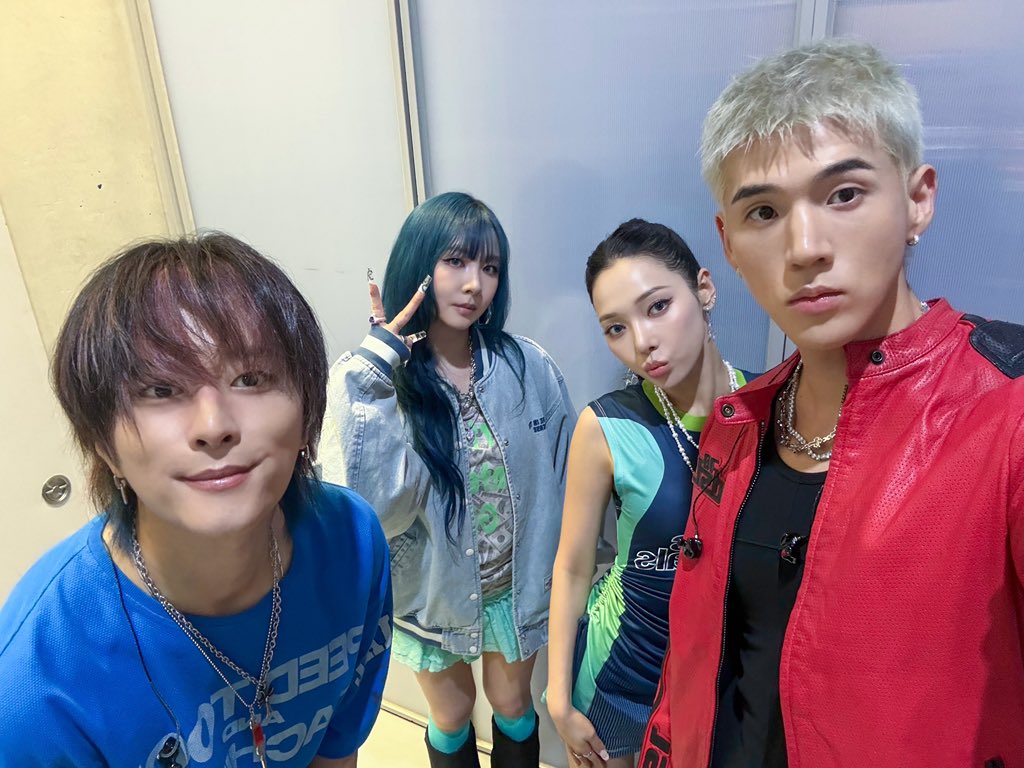 KARD_Official's tweet photo. [📷]
KARD(카드) - Back To Life | POSE.D | 포즈드 | dddm | 두두두뮤직

🔗 https://t.co/2cTVyYM7Fc

#KARD #카드
#BackToLife
#dddm #dududomusic #두두두뮤직 https://t.co/eAicCMWL9P