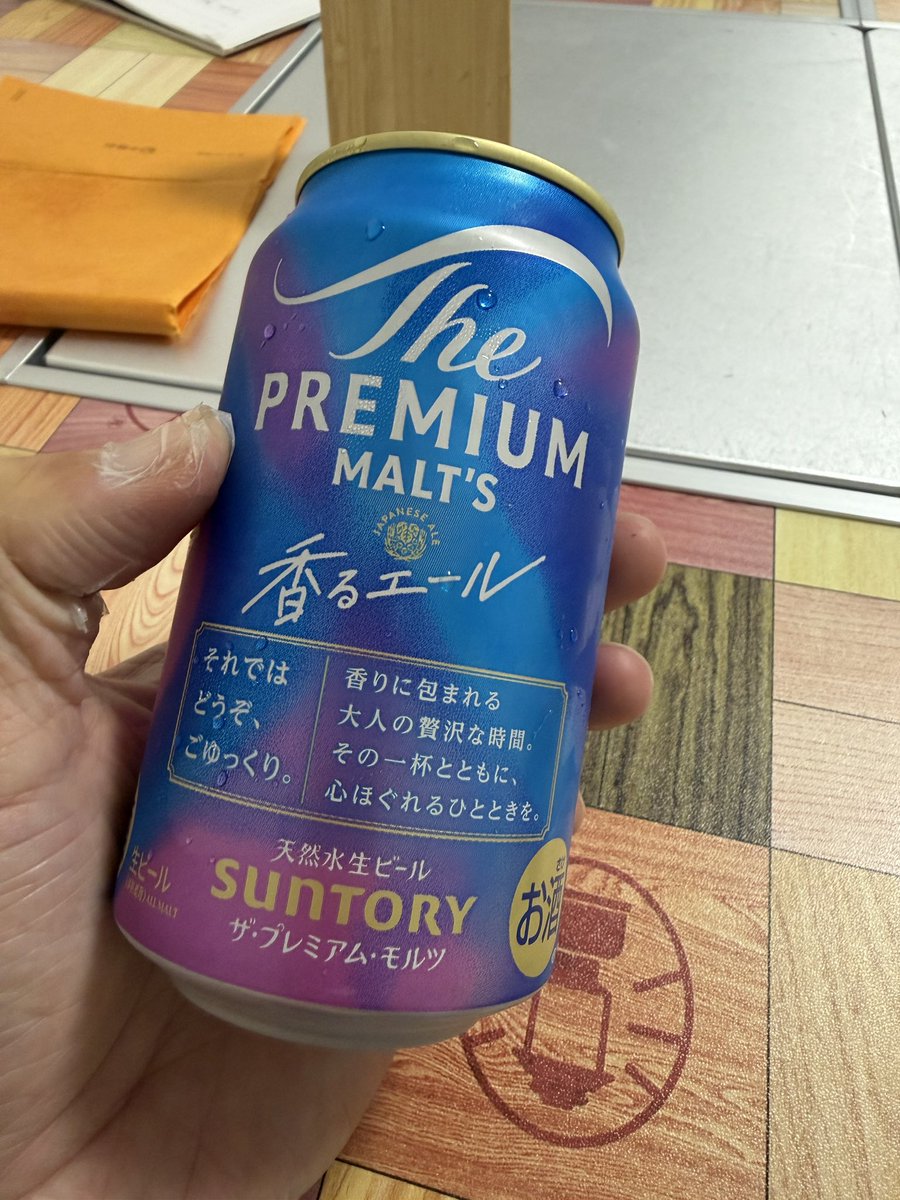 kabupants's tweet photo. 香るエール。
久しぶりに。今はそんなに好きじゃない。甘さと独特の香がある。
味、変わったか？

#白ひげビール
#サントリービール
#香るエール https://t.co/NATcIJ4grd