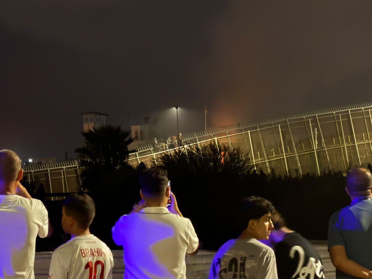 ElFarodeMelilla's tweet photo. Sindicatos piden reforzar los servicios públicos en #Melilla. CCOO y CSIF alertan de la sobrecarga del personal por la crisis migratoria y reclaman un plan de refuerzo urgente
https://t.co/y41x8vilhl https://t.co/dHbd1S05Yj