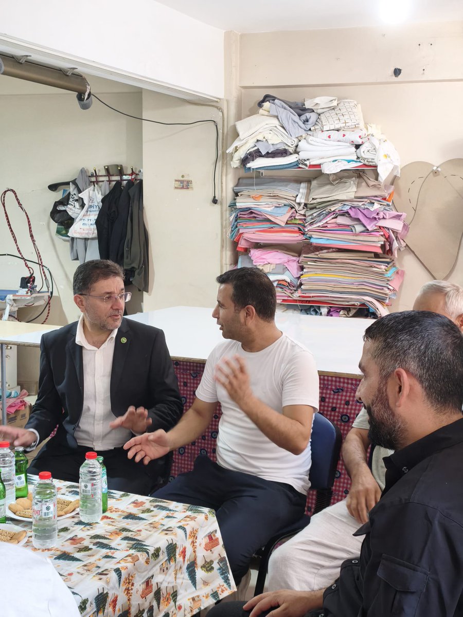 HudaParSiverek's tweet photo. Esnaf ziyareti kapsamında Öztürk ailelerine iade-i ziyarette bulunduk. Öztürk ailesinin  göstermiş oldukları misafirperverlikleri  için teşekkür ederiz.
@FarukPolat_ 
@CelalOzturk82 
@HurDavaPartisi 
@HudaParUrfa 
#Siverek https://t.co/yqMxCM2pUM