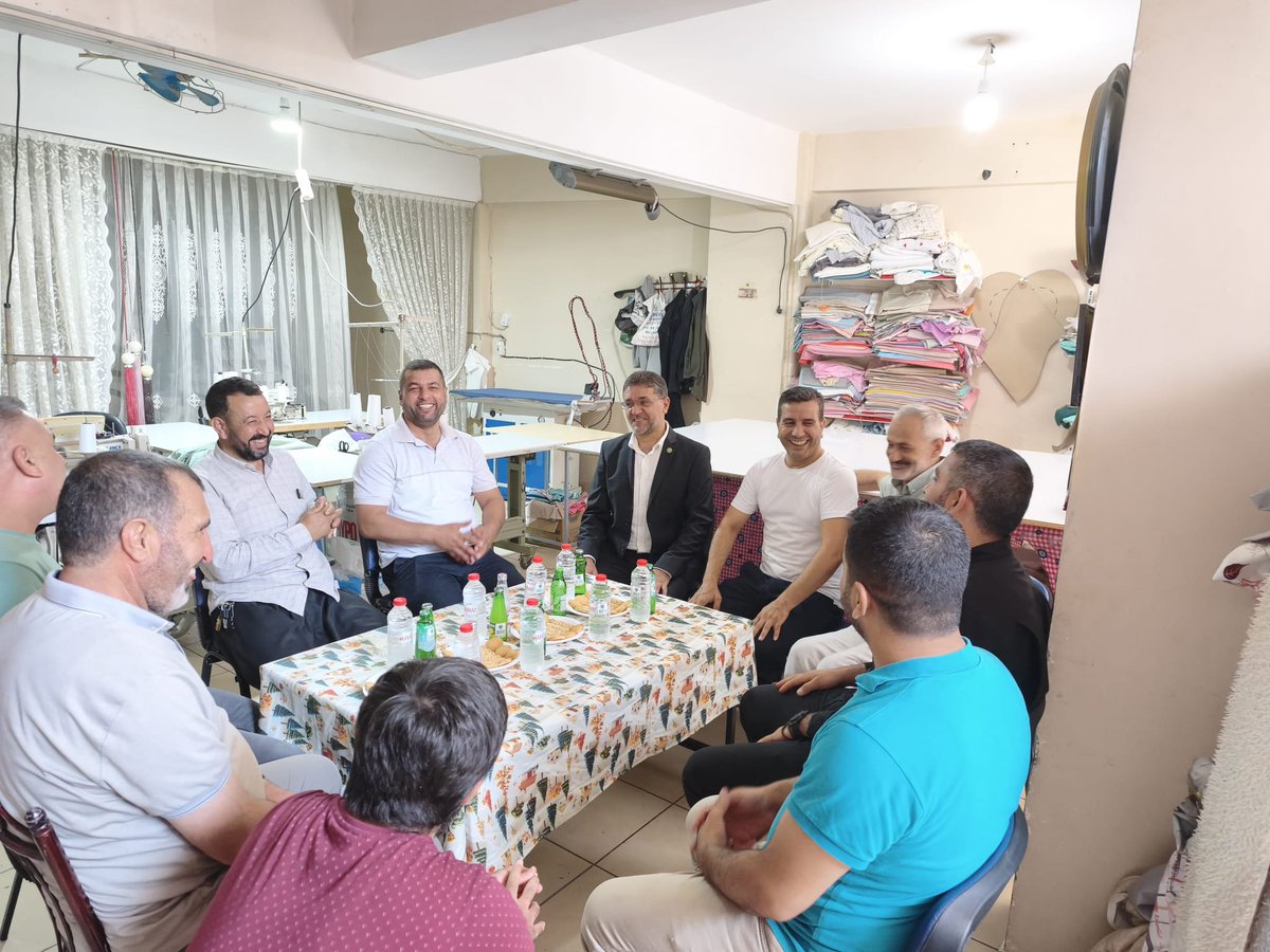 HudaParSiverek's tweet photo. Esnaf ziyareti kapsamında Öztürk ailelerine iade-i ziyarette bulunduk. Öztürk ailesinin  göstermiş oldukları misafirperverlikleri  için teşekkür ederiz.
@FarukPolat_ 
@CelalOzturk82 
@HurDavaPartisi 
@HudaParUrfa 
#Siverek https://t.co/yqMxCM2pUM