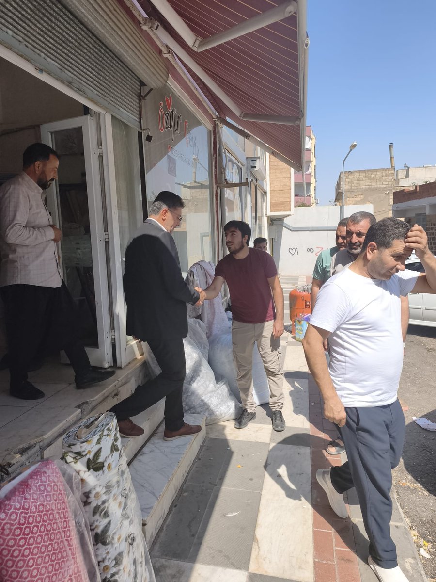 HudaParSiverek's tweet photo. Esnaf ziyareti kapsamında Öztürk ailelerine iade-i ziyarette bulunduk. Öztürk ailesinin  göstermiş oldukları misafirperverlikleri  için teşekkür ederiz.
@FarukPolat_ 
@CelalOzturk82 
@HurDavaPartisi 
@HudaParUrfa 
#Siverek https://t.co/yqMxCM2pUM