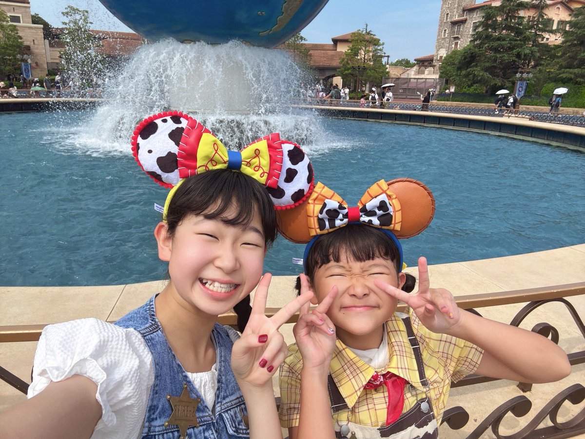 11haru24's tweet photo. 前半暑すぎてほぼ休憩ディズニーwwwアクアトピアの為に行ったと言っても過言じゃないから乗り納め出来て良かった😭🙏‼️ショーも2列目のセンターが当たったりなんかして本当にツイてる日だった☝️🎶 https://t.co/xJ3q6c8Yr3