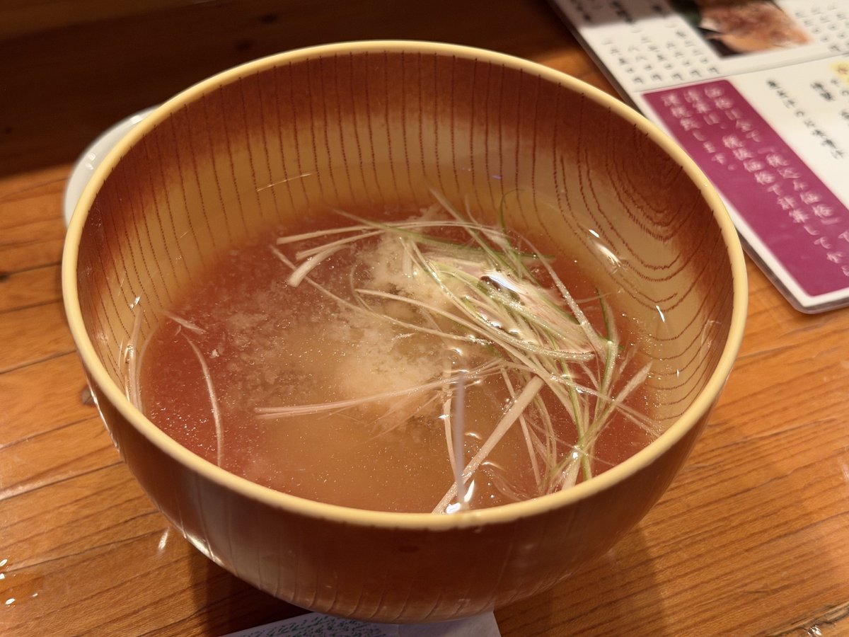 AreusHades's tweet photo. 本日の晩御飯

宇野気玉寿司さん

その日のおまかせにぎり10貫 と生ビール

美味い https://t.co/o7u7R2LERa