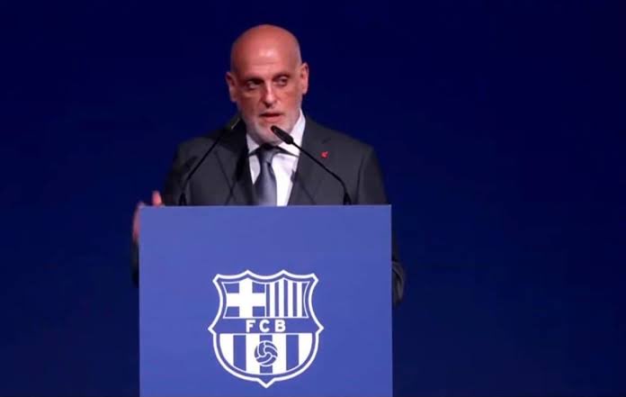 MadridSpot's tweet photo. Look at the pattern.

- Tebas constantly attacks Perez and Real Madrid.
- Madrid has spent years fighting him in court and winning. TV rights deal case was fought for a decade.
- Madrid opposed his multimillion-euro salary increase, while Barcelona backed it.
- He pushed for overseas league matches with Barca unilaterally and Madrid and several other clubs have to oppose to get it cancelled.
- Despite La Liga being a party against Barcelona in the Negreira case, he has taken no meaningful action against the club.
- He has repeatedly facilitated Barcelona’s controversial player registrations.
- He recently attended Laporta’s presidential inauguration and declared, “we will make history.”
- And many more instances where he favors barca.

At some point, people have to stop listening to what Tebas says to fool casuals and start looking at what he does.

Barcelona fans keep repeating that Tebas supports Madrid because he claims to be a Madrid fan. Yet his every actions have consistently benefited Barca while putting him on a huge collision course with Real Madrid. If you judged him by his decisions, you would think he was working for Barcelona, not La Liga.

Tebas is a barca stooge.