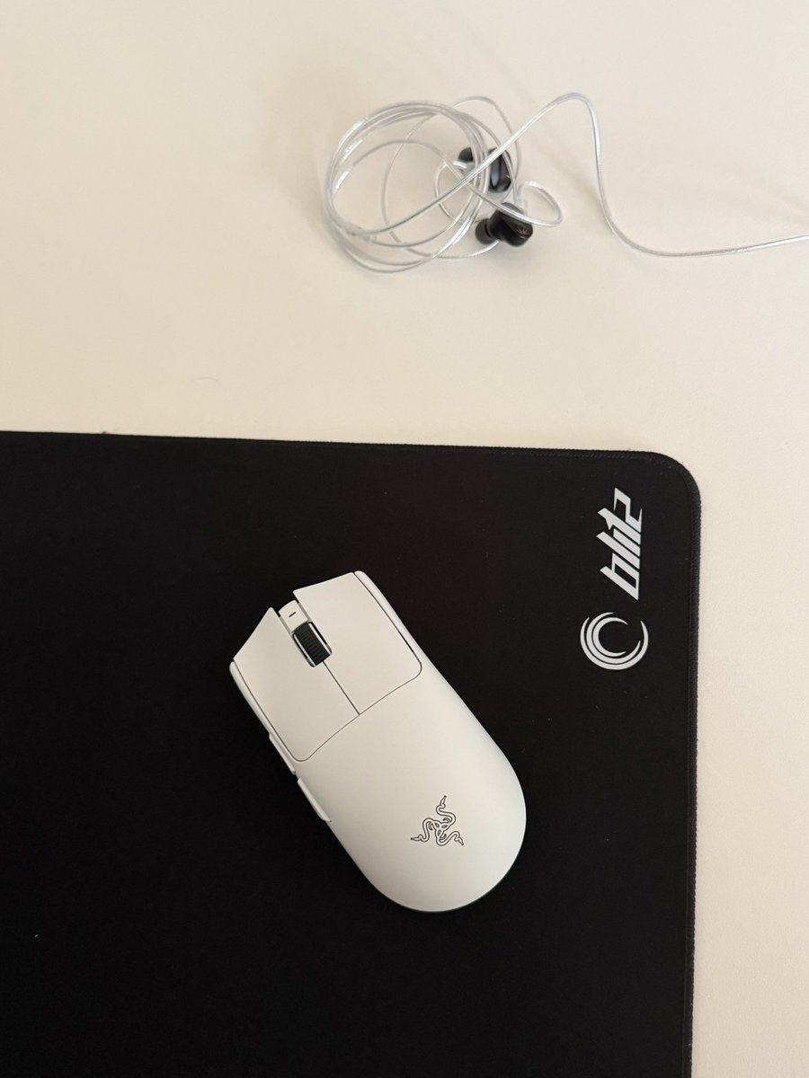 enricomtt's tweet photo. My setup😉 #desksetup https://t.co/auHhYeY01R