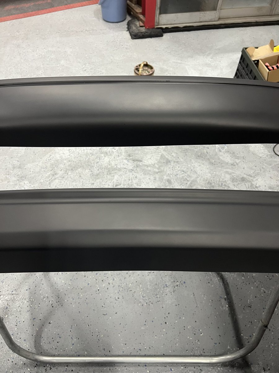 Junji528's tweet photo. JZX100チェイサー　トラウムアレスフルバンパー売ります。
ナンバー　エンブレムスムージング　サイドプレスライン変更してあります。
サフ仕上げほぼ新品です。1回だけ付けて試走してるので擦り傷等あると思います。
5.3万円希望！発送はしません手渡しで。
#売り https://t.co/FB66t4T5yc