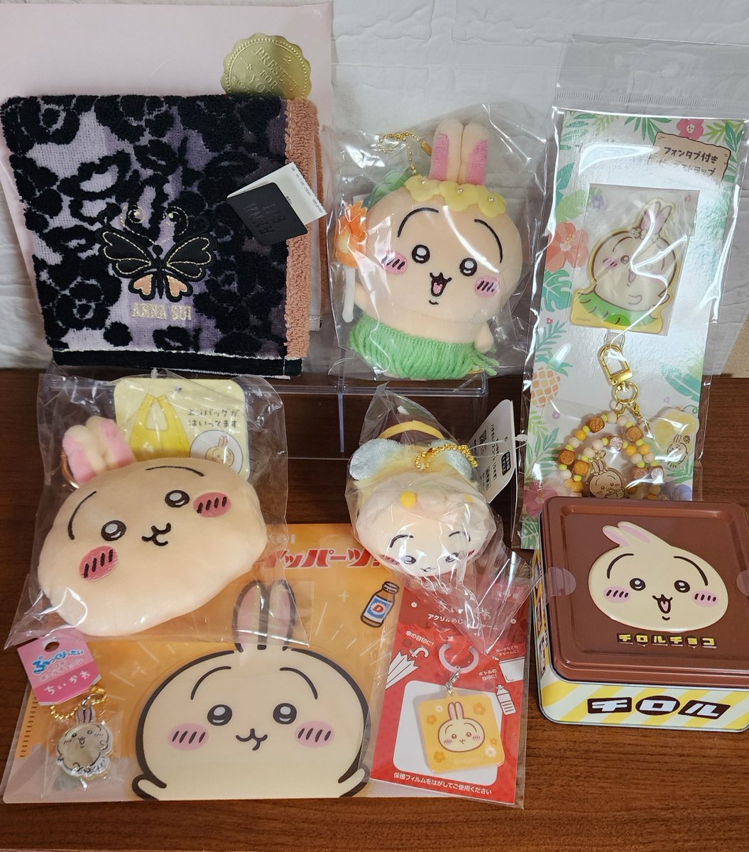 misaki_ren2's tweet photo. 友達から誕プレいただきました
毎年恒例のANNA SUIハンカチで誕プレだ！と気付く( * ॑꒳ ॑*)
うさぎ沢山ありがとう!(´▽｀)

そして一緒に ちいかわの映画も見に行きました
特典は ちぃちゃんだった https://t.co/wfJtpfqmwz