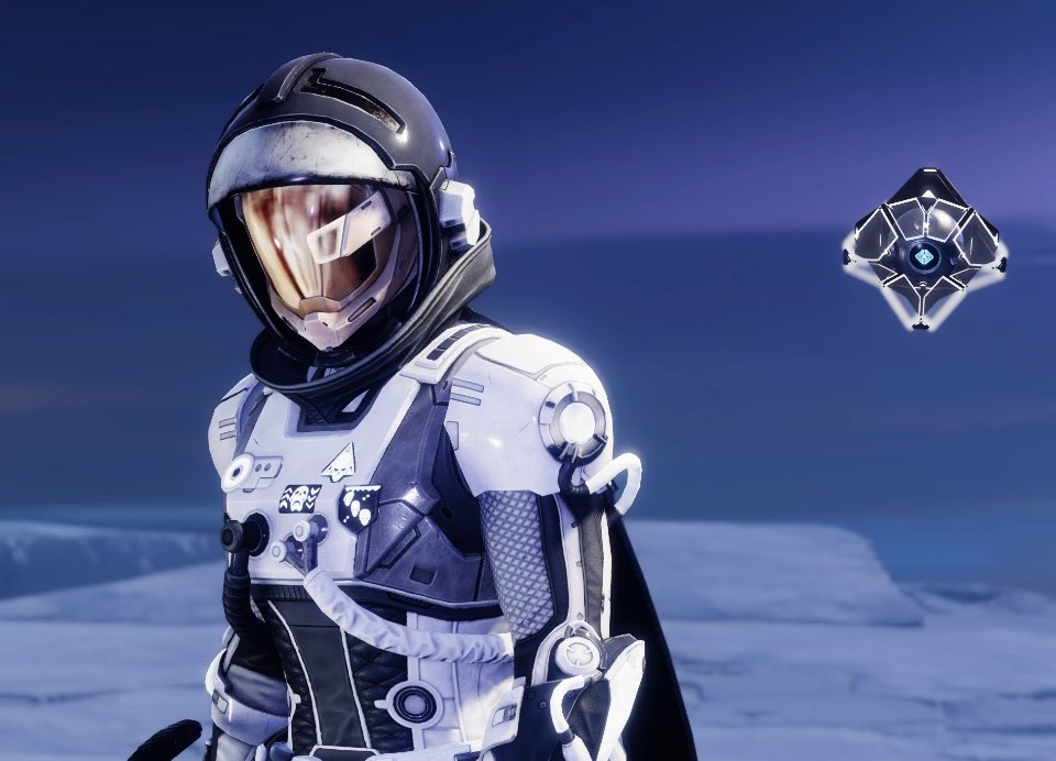 JessieYun4music's tweet photo. Devotion. Bravery. Sacrifice. (Forever Astronaut Hunter, with 2 versions) #destiny2 #d2fashion #destinyfashion https://t.co/UInMC1HRjR