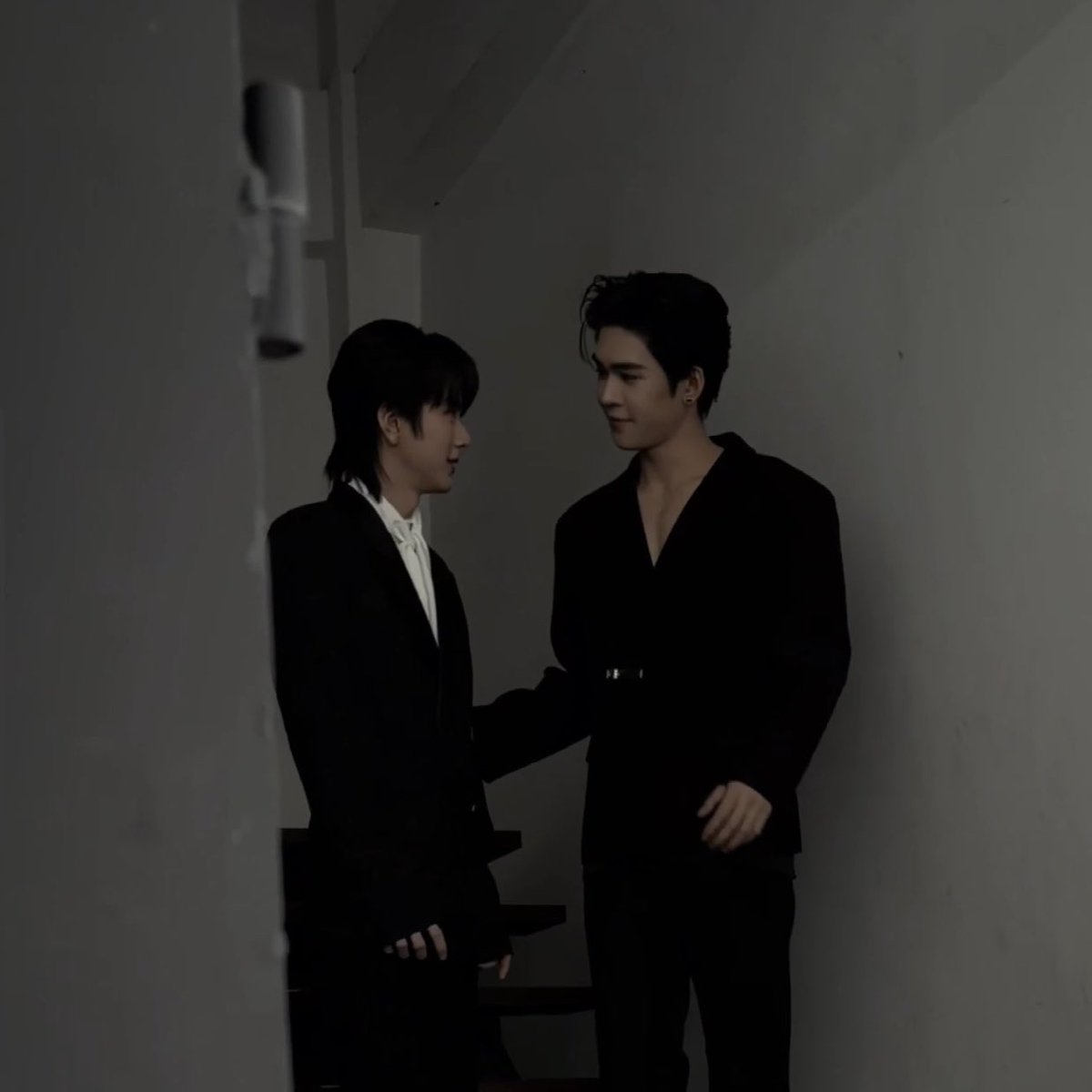 kdmkodomo_'s tweet photo. วงในเค้าว่ากันว่าเติร์ดกับว่านเนี่ยดูจะมีซัมติงกันจริง ชั้นเชื่อแล้วทุกคน ดูสายตาที่เติร์ดมองว่านสิ มากกว่าเพื่อนแน่นอนแก แต่ถ้าอยากจะรู้มากกว่านี้ว่าจริงหรือไม่จริง ต้องรอติดตามชม Mr. Fanboy แล้วล่ะ สิงหาคมนี้แล้ว เย่

#รักสุดใจนายแฟนบอยSeries
#MrFanboySeries 
#AuauSave https://t.co/khExjuubE3
