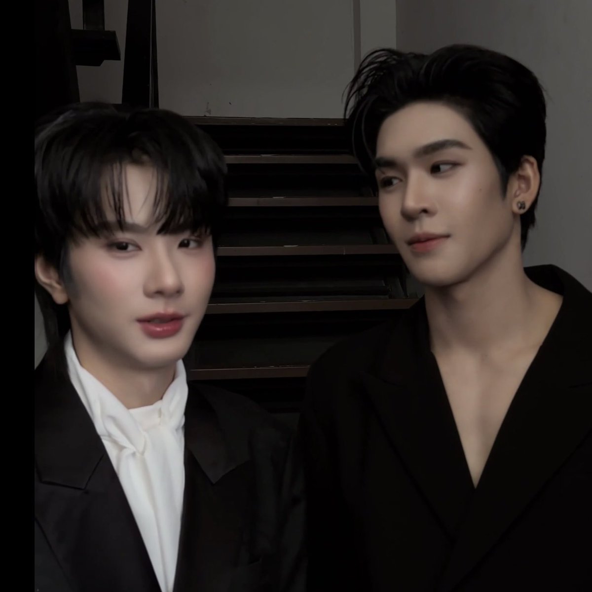 kdmkodomo_'s tweet photo. วงในเค้าว่ากันว่าเติร์ดกับว่านเนี่ยดูจะมีซัมติงกันจริง ชั้นเชื่อแล้วทุกคน ดูสายตาที่เติร์ดมองว่านสิ มากกว่าเพื่อนแน่นอนแก แต่ถ้าอยากจะรู้มากกว่านี้ว่าจริงหรือไม่จริง ต้องรอติดตามชม Mr. Fanboy แล้วล่ะ สิงหาคมนี้แล้ว เย่

#รักสุดใจนายแฟนบอยSeries
#MrFanboySeries 
#AuauSave https://t.co/khExjuubE3
