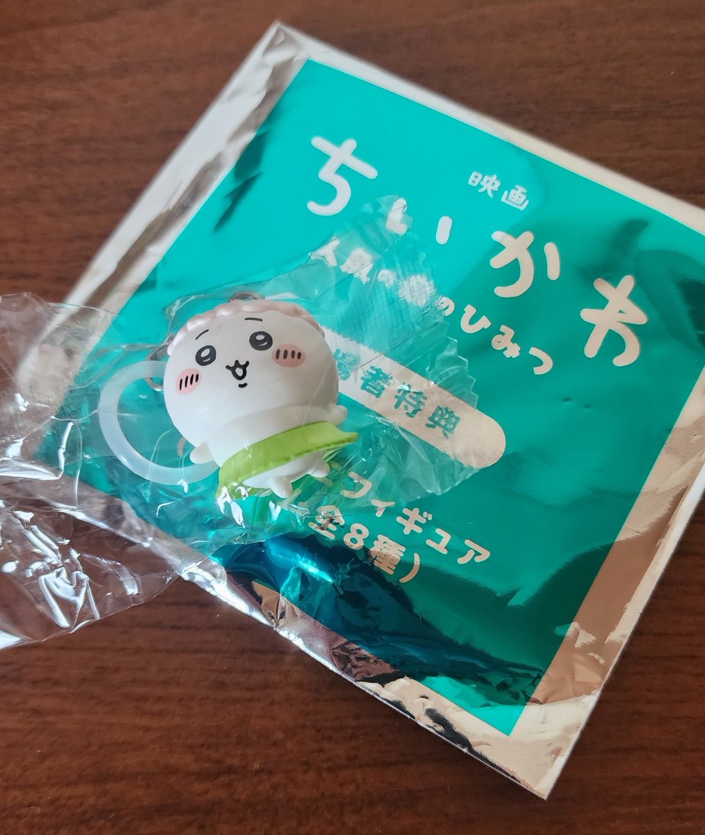 misaki_ren2's tweet photo. 友達から誕プレいただきました
毎年恒例のANNA SUIハンカチで誕プレだ！と気付く( * ॑꒳ ॑*)
うさぎ沢山ありがとう!(´▽｀)

そして一緒に ちいかわの映画も見に行きました
特典は ちぃちゃんだった https://t.co/wfJtpfqmwz