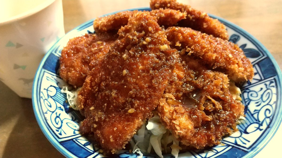Sio____musubi's tweet photo. ソースチキンカツ丼 https://t.co/stUxiZQf9o