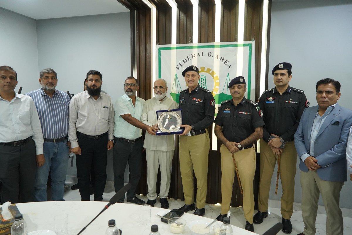 SindhPoliceDMC's tweet photo. ایڈیشنل آئی جی کراچی آزاد خان نے ڈی آئی جی ویسٹ، ایس ایس پی سینٹرل اور ایس پی ٹریفک کے ہمراہ ایف بی ایریا ٹریڈ اینڈ انڈسٹریز ایسوسی ایشن (FBATI) کا دورہ کیا، جہاں صنعتکاروں اور ایسوسی ایشن کے عہدیداران سے ملاقات کی۔
.
.
.
#SindhPolice #AdditionalIGKarachi #AzadKhan #FBATI https://t.co/xp2gge4JAs