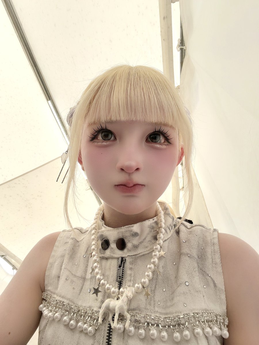 6ten_28's tweet photo. これは、灼熱激戦区TIFを最後まで生き抜くため、真剣に体力を温存するわたし。 https://t.co/92bc6t8m2A