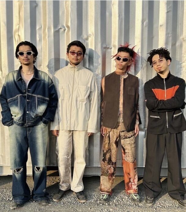 hisako610's tweet photo. キングヌーの台北小巨蚤のLIVEに行きました。台北アリーナです。アリーナスタンディングでしたが椅子を用意して貰いました。大好きなバンドです。ステージが良く観えました。メンバーさんが客席の間を走るのを観ました。グッズや本を買いました。
@daikitsuneta
@191satoru
@kazukiarai_
@im_sickofyou https://t.co/rILUYreARs
