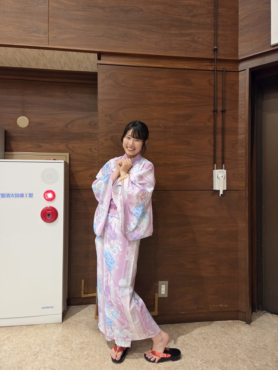 yasue_riruha's tweet photo. \\今年度初お披露目//

浴衣でLIVEありがとうございました✨
いつもは緑色の衣装だけど、今回は雰囲気を変えて桃色の浴衣にしました🍑
どうだったかな？

浴衣ポイントは、花柄の布地と花柄の帯🌸
みんなの浴衣も素敵だったよ〜！ https://t.co/WiVwuQWs9F