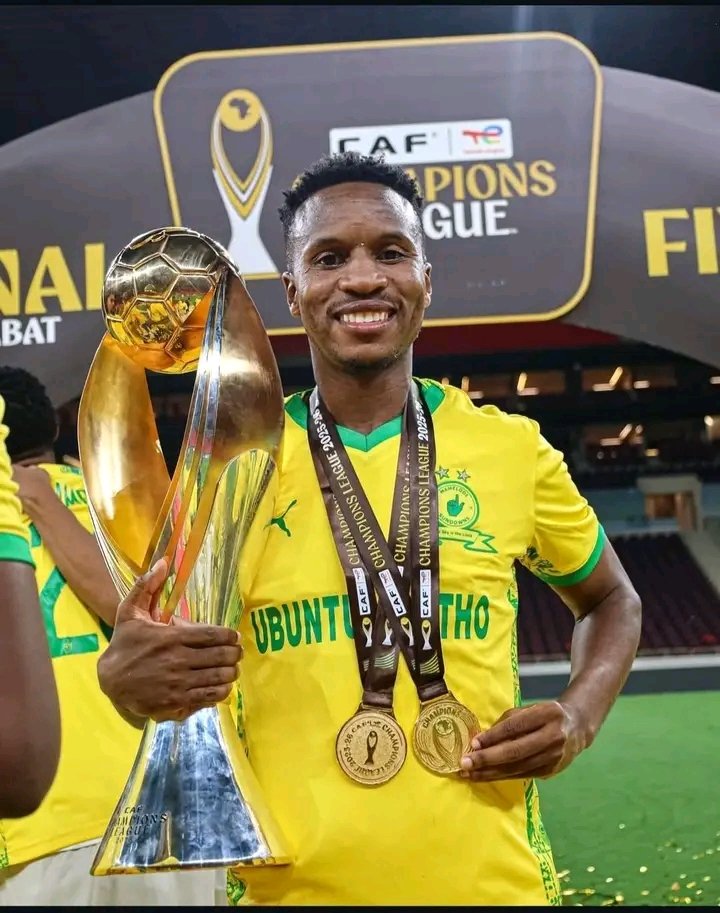 Ezeegode1st's tweet photo. Happy Birthday to the magician, the captain, the legend 🎩✨ 

Themba "Mshishi" Zwane 👑  

Thank you for the memories, the trophies, and the magic 💛  

Here’s to more years of brilliance!

#HappyBirthdayThemba 
#Sundowns 
#Mshishi10 
#YellowNation 
#BafanaBaStyle https://t.co/9k475InNce