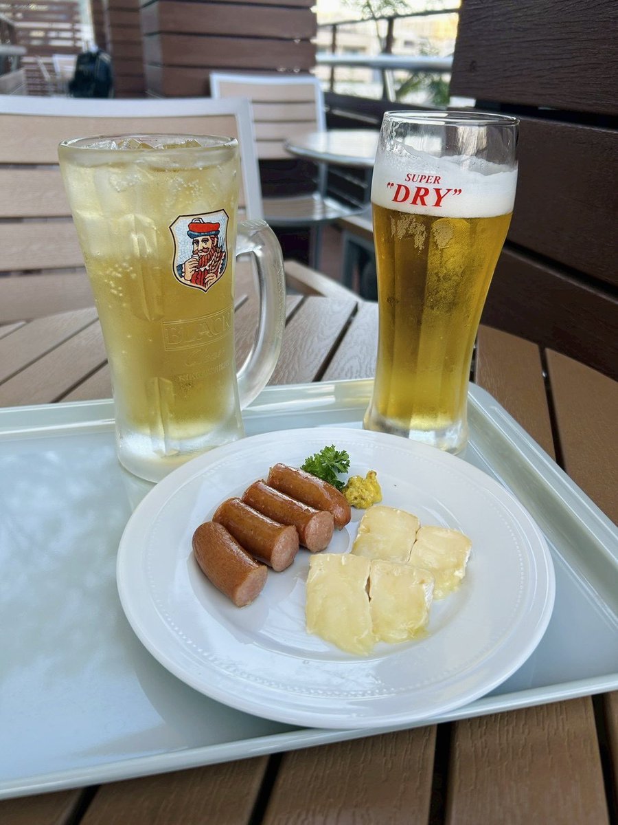 syuger0726's tweet photo. お酒が飲めるドトールが
北千住駅構内に存在するなんて🍺

全国のドトールにもあるのか純粋に疑問 https://t.co/dpNlqNsE58