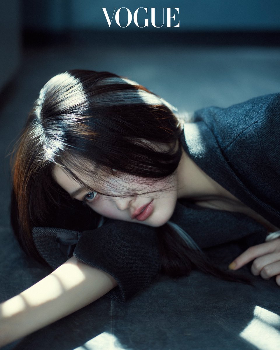 ro0204ha's tweet photo. VOGUE KOREA #이로하 https://t.co/eZMUqjABv1