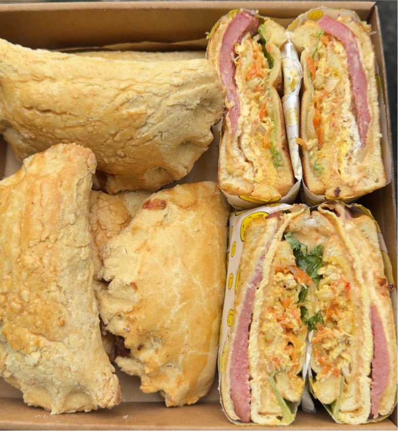 Maame_Datebea's tweet photo. 5 pcs of perfectly baked meat pies

2 pcs of chicken x eggs x cheese sandwich 

A ltr of Coke ( can be substituted upon request)

📍265 cedis

Enough for 4-5 heads

Call or WhatsApp 0592846496 to order or make an enquiry. https://t.co/ZO6v9kWU3V