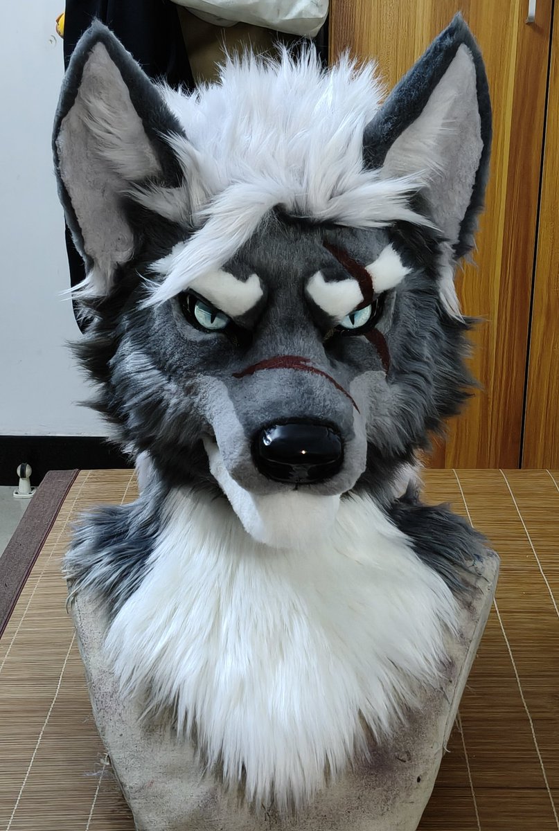 qijing260570760's tweet photo. I have completed a new commission! Handsome wolf.#furry #fursuit #fursuitmaker #fursuiter #fursuitforsale #fursuiting https://t.co/v1zn4qBUBB
