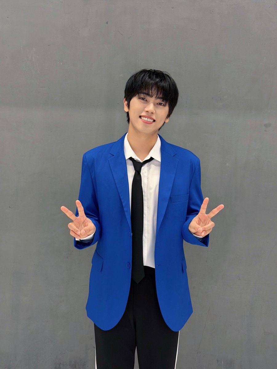 ONF_offcl's tweet photo. Back to 2017 ⏱️

❤️🧡💜🖤💚💙💡

#온앤오프 #ONF
#와이엇 #WYATT #민균 #MINKYUN #유토 #YUTO
#ONF_9th_Anniversary
#HAPPY_ONF_DAY https://t.co/TOyRLvSBrh