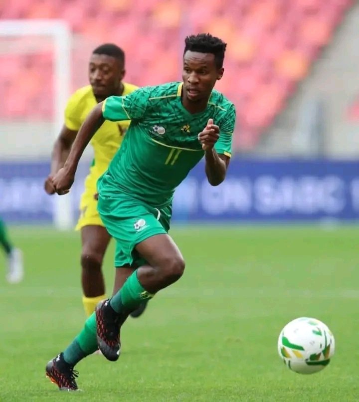 Ezeegode1st's tweet photo. Happy Birthday to the magician, the captain, the legend 🎩✨ 

Themba "Mshishi" Zwane 👑  

Thank you for the memories, the trophies, and the magic 💛  

Here’s to more years of brilliance!

#HappyBirthdayThemba 
#Sundowns 
#Mshishi10 
#YellowNation 
#BafanaBaStyle https://t.co/9k475InNce